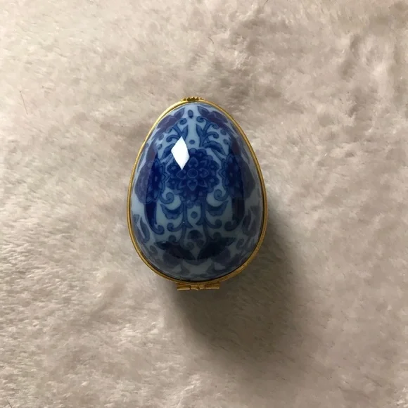 Designed By Shibata Japan Porcelain Hand Painted Egg Shaped Hinged Trinket Box - Picture 6 of 13